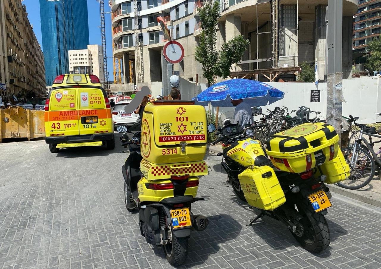 פועל כבן 30 נהרג כשנפל מגובה באתר בנייה בתל-אביב