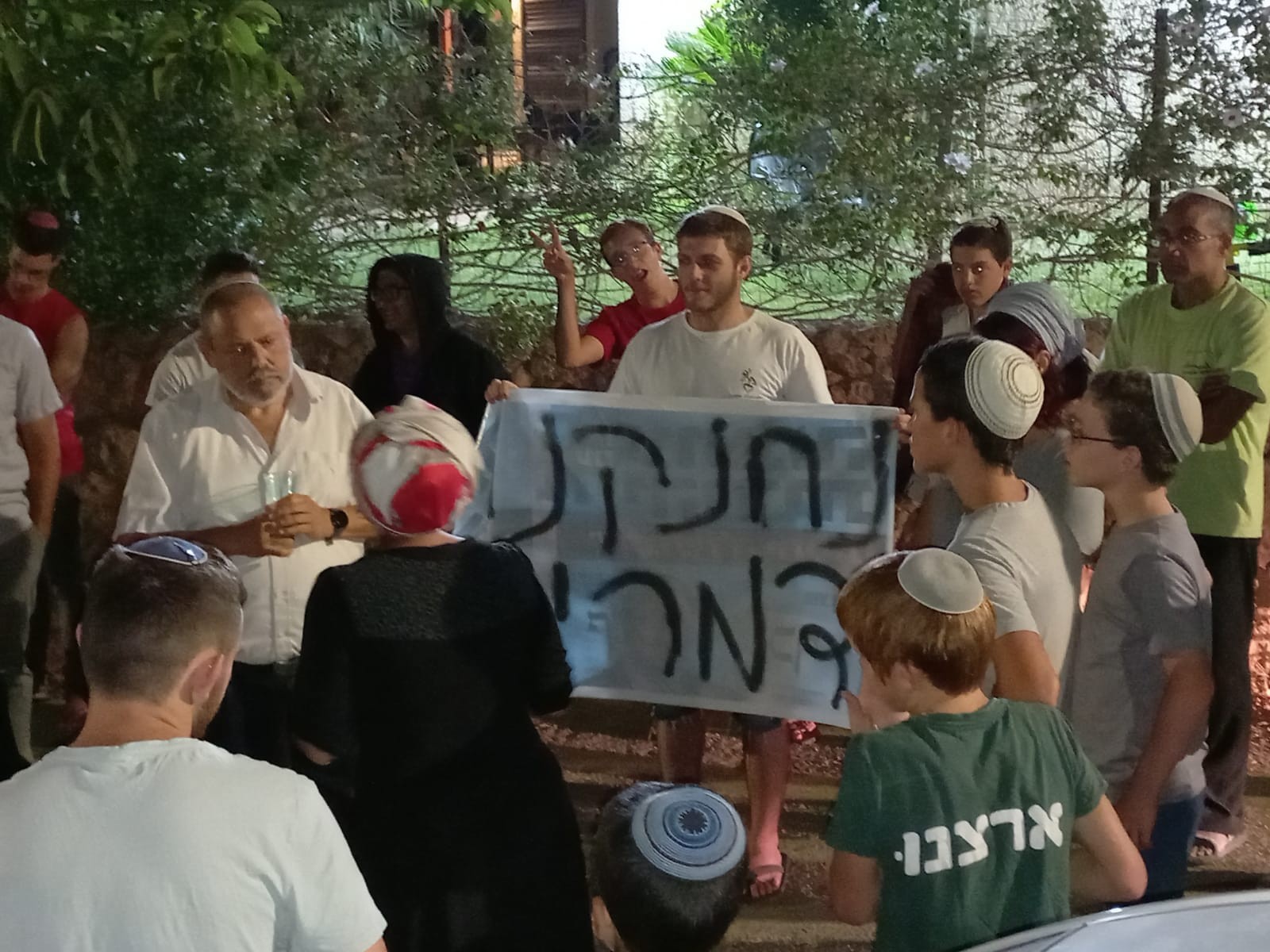 עקב בעיות חשמל: תושבי נגוהות מפגינים מול המועצה בהר חברון