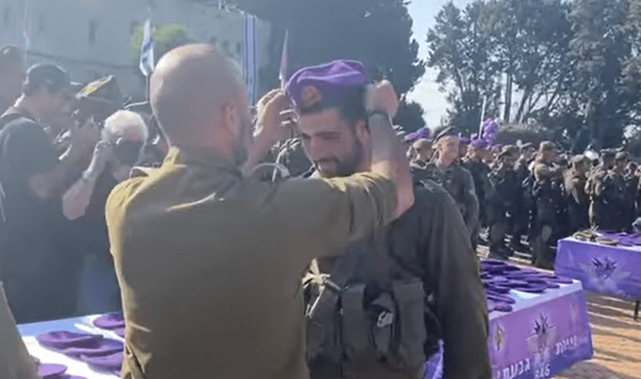אחרי 22 שנה: הכומתה הסגולה עברה לדור הבא | צפו