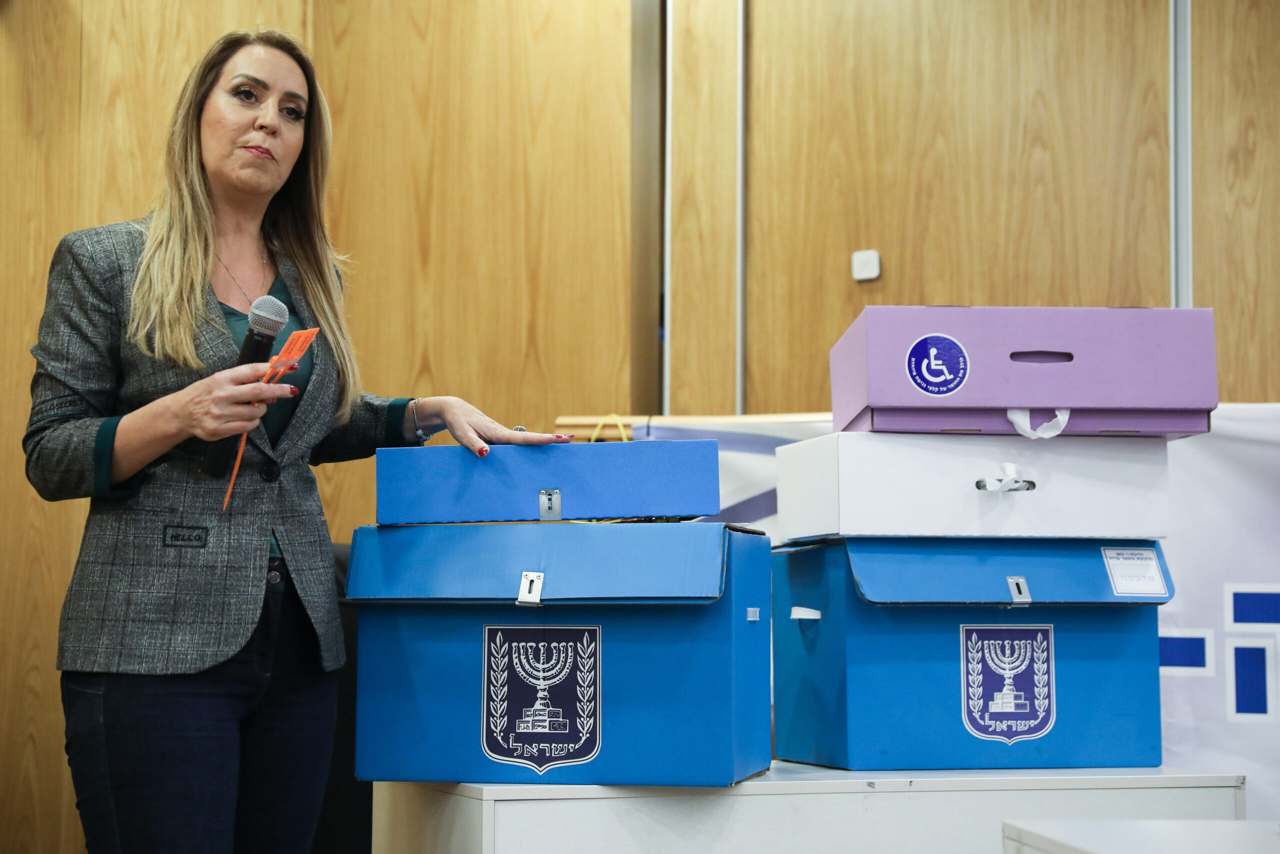בליכוד זעמו על הצבת החבלים בספירת הקולות, השופט עמית הורה להסירם