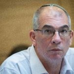על רקע פרישת זועבי: הפגנה התקיימה מול ביתו של ניר אורבך