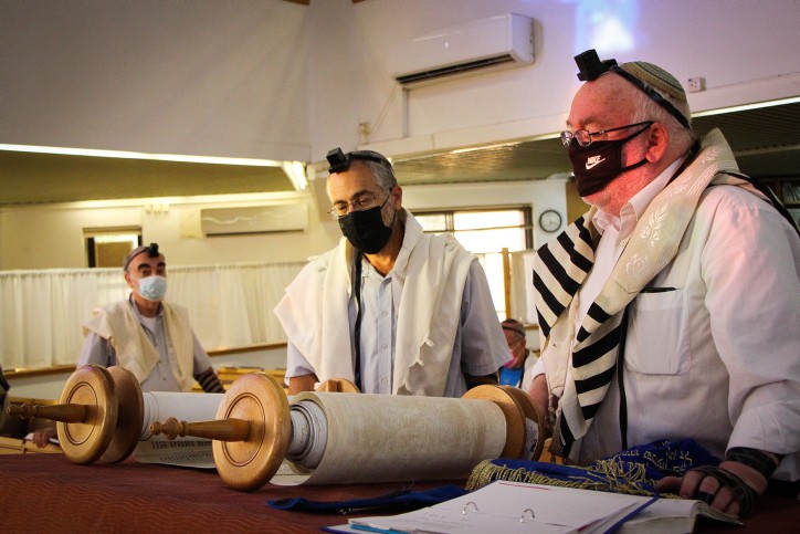 בית כנסת, מתפללים, ארכיון צילום:גרשון אליסון, פלאש 90