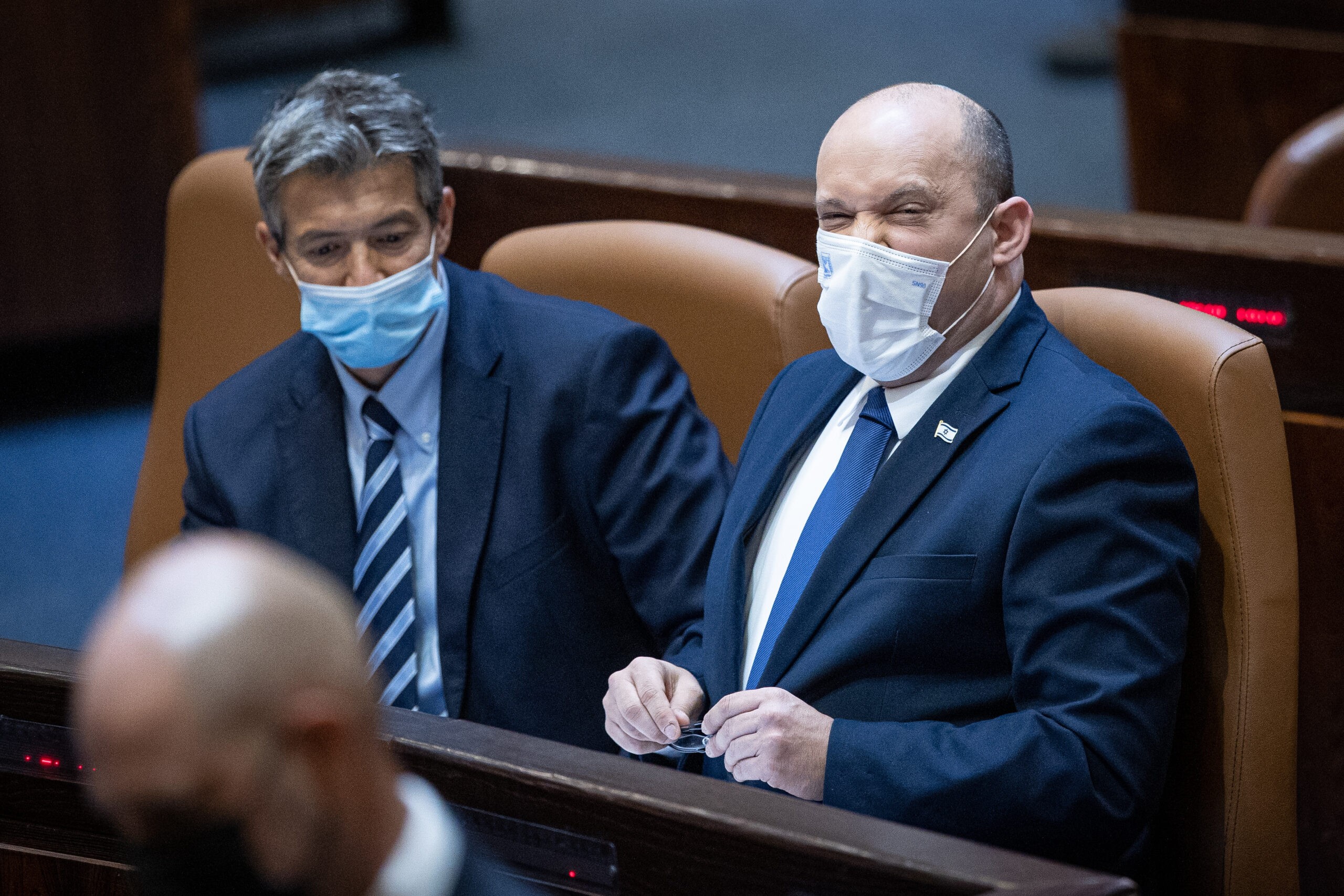 "למה העלו את המס על ערק ולא על הוודקה?"