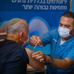 בני 50 ומעלה ואוכלוסיות נוספות יקבלו מנת חיסון שלישית