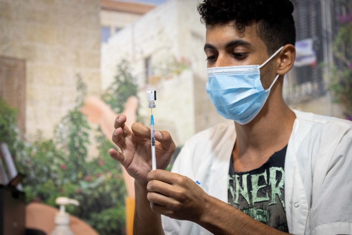 ועדת החיסונים תדון מחר על הרחבת מתן החיסון השלישי מגיל 40
