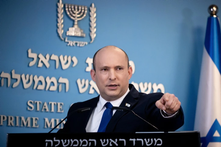 רה״מ בנט מתעלם מהנחיות הקורונה בשיא המגיפה
