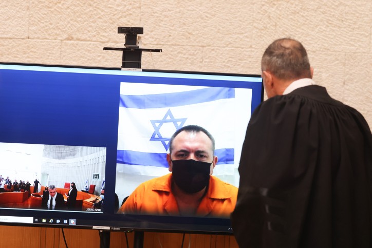 זדורוב צופה בדיון. צילום: יונתן זינדל פלאש 90