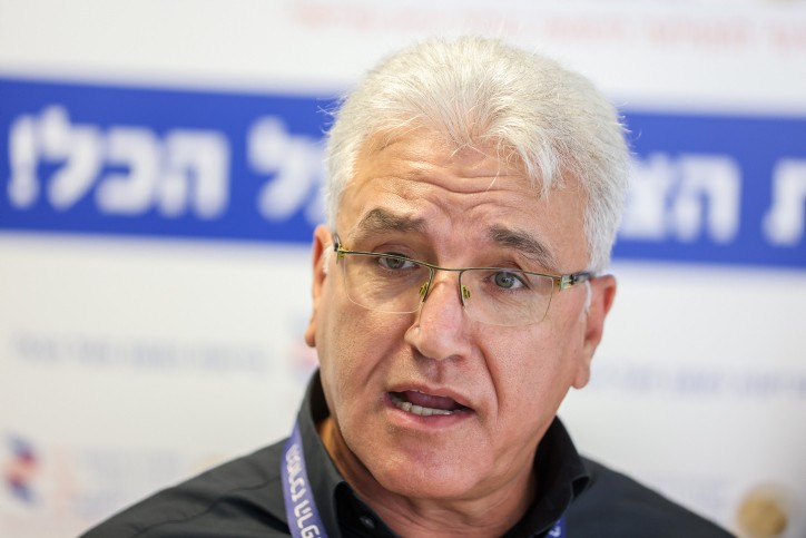 החשש מגל שישי: הקורונה מרימה ראש - האם יוחזרו ההגבלות?