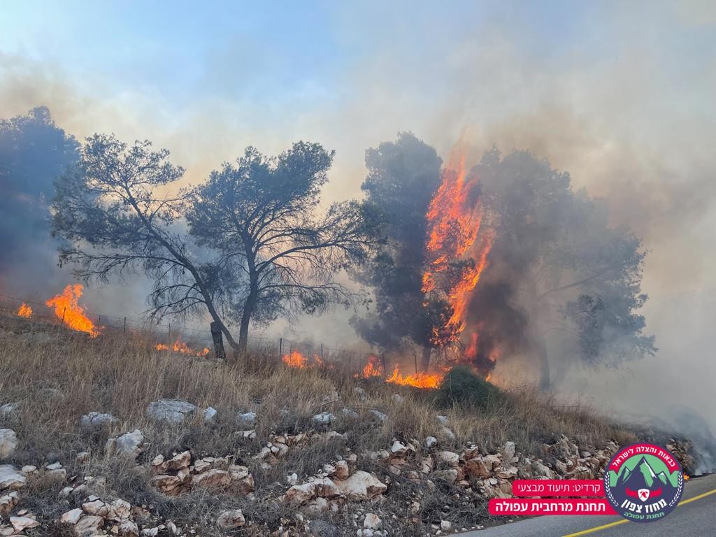 שריפה סמוך לבתים בכרמי צור | חשד: מדובר באירוע טרור