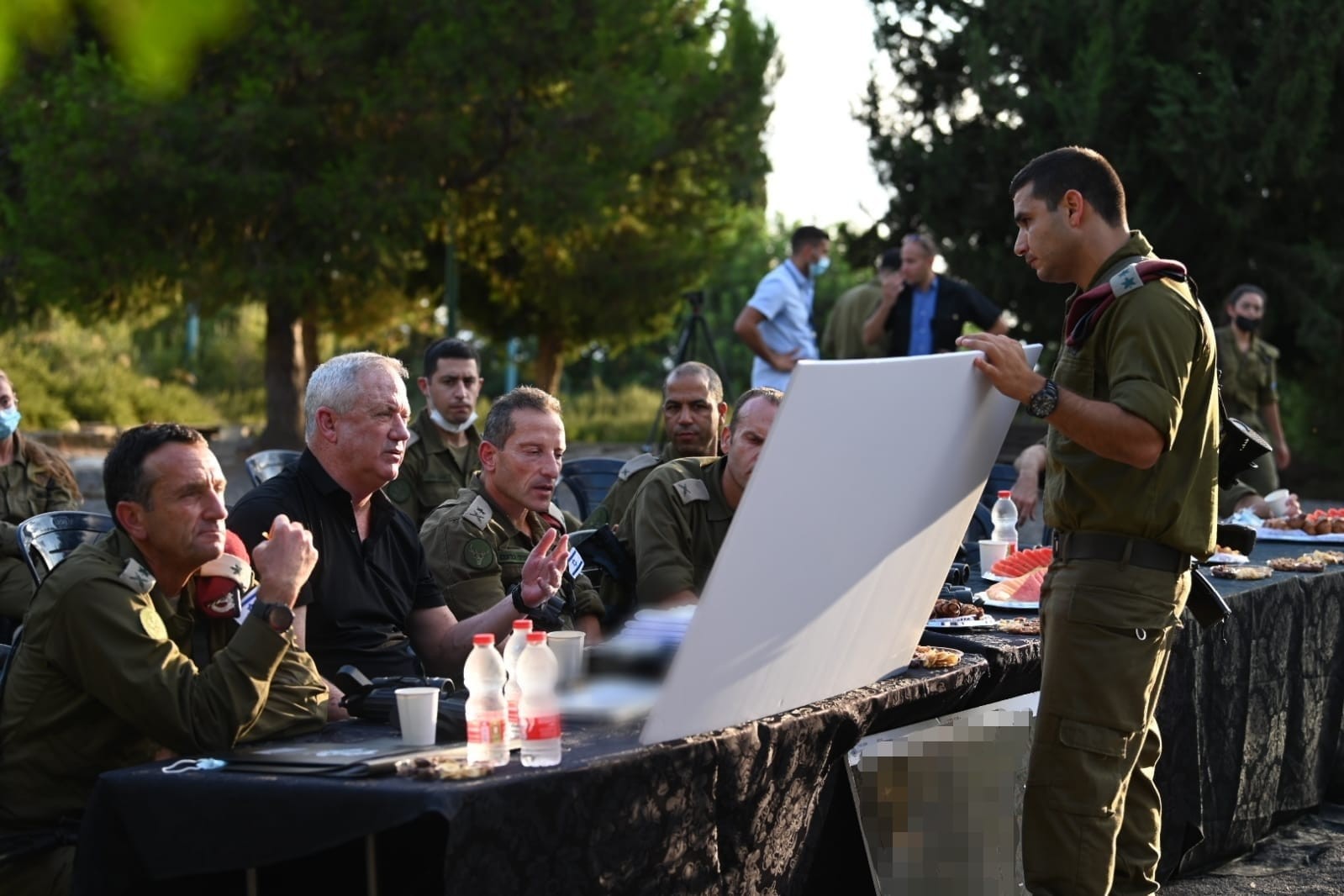 גנץ סייר בגבול לבנון: "מה שהיה הוא לא בהכרח מה שיהיה"