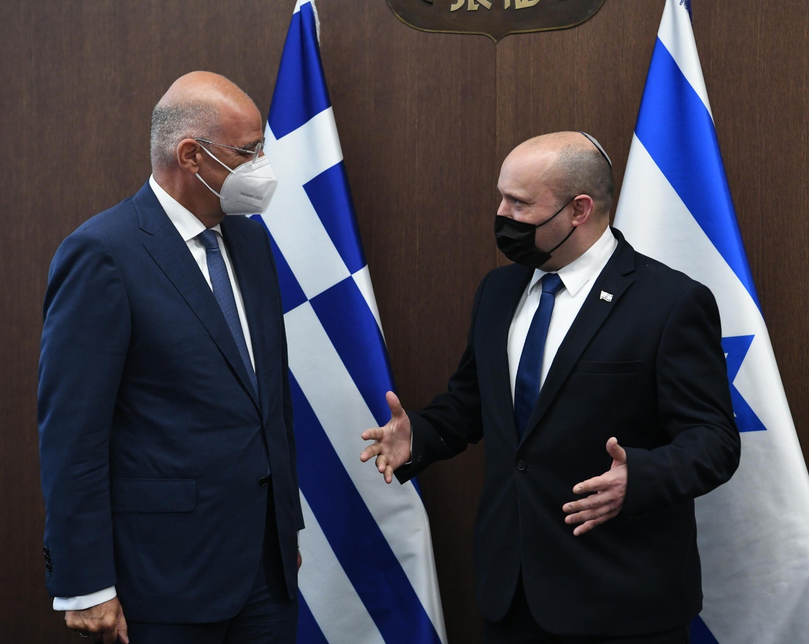 בנט נועד היום עם שר החוץ של יוון, ניקוס דנדיאס