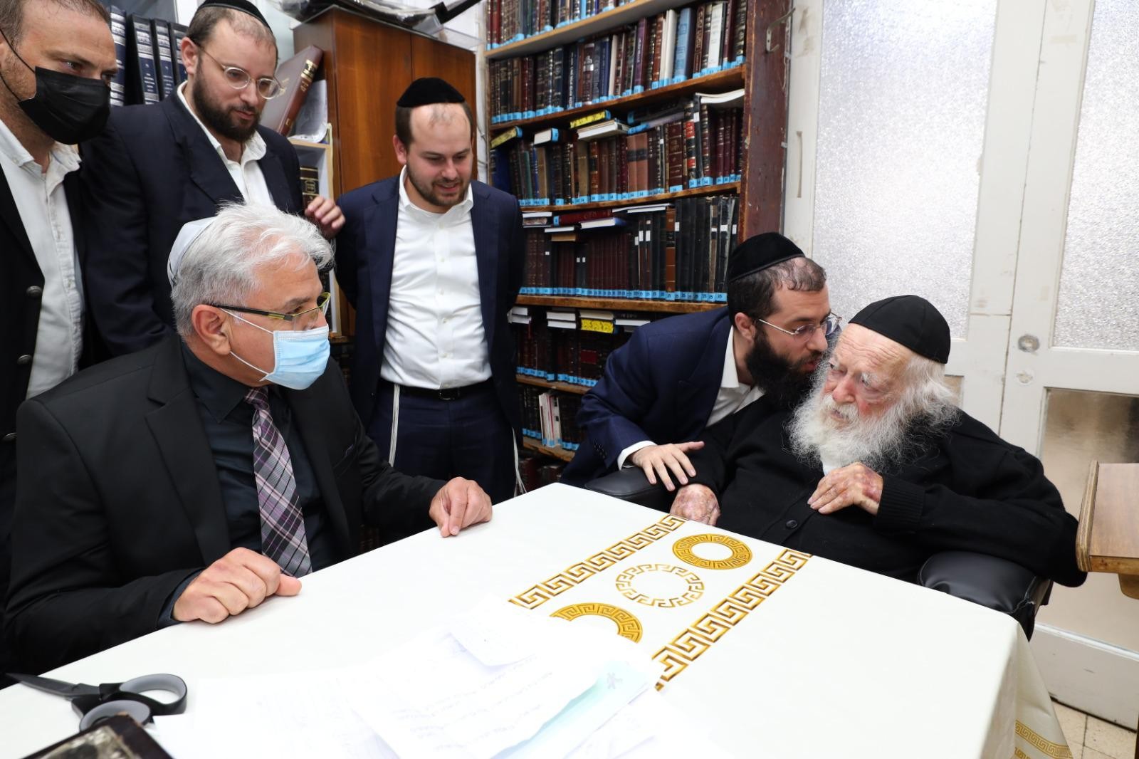 "נגיע אליכם בקרוב": הטרדות ואיומים ברצח על בית הרב קנייבסקי