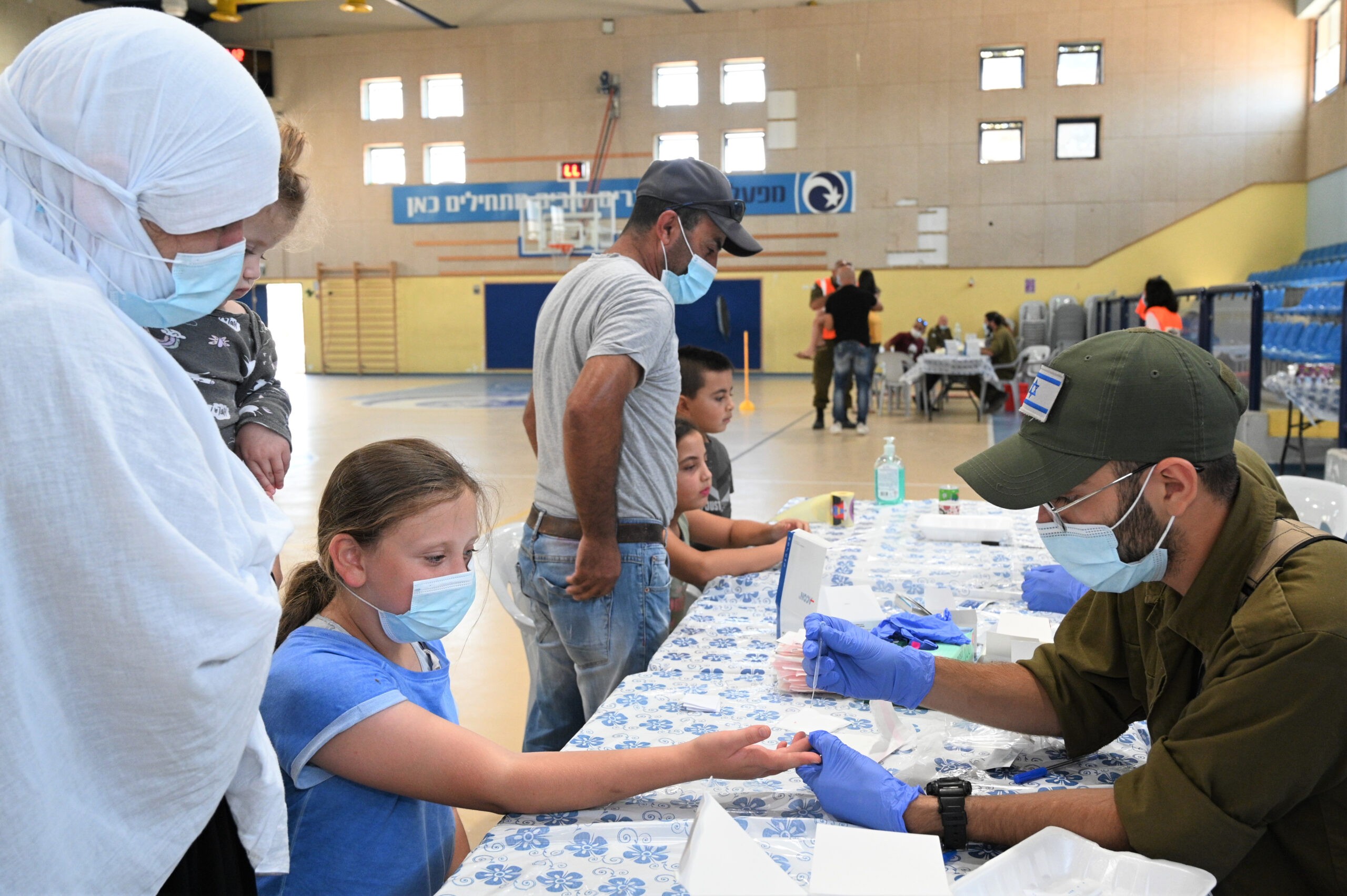 כ-10,000 נדבקים ביממה האחרונה, 690 במצב קשה