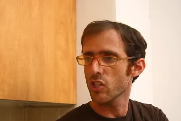 הסטנדאפיסט בסרטון קורע: "ממליץ לבנט ללמוד ממני" | צפו