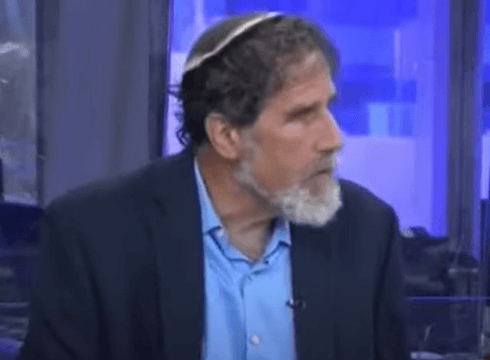 פעיל השמאל יפצה את רבש"ץ עמיחי באלפי שקלים