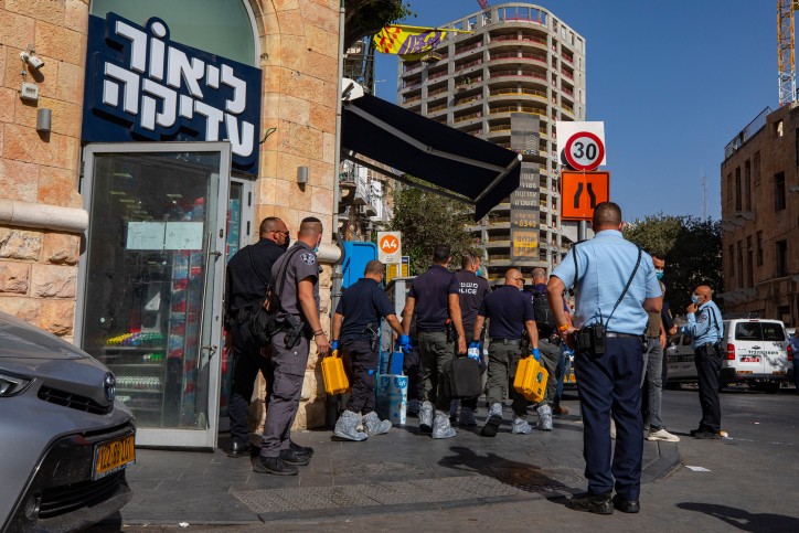 "הוא הדף את המחבל וביצענו ירי": השוטרת משחזרת את הפיגוע