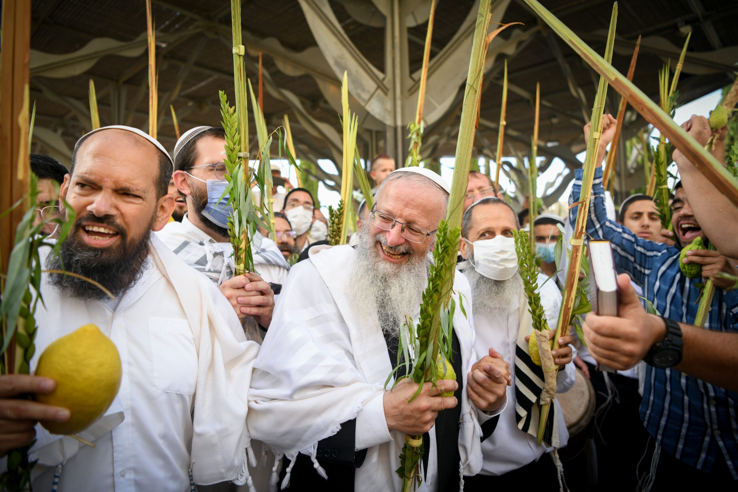 התפילה החגיגית במערת המכפלה בהשתתפות הרב אליהו
