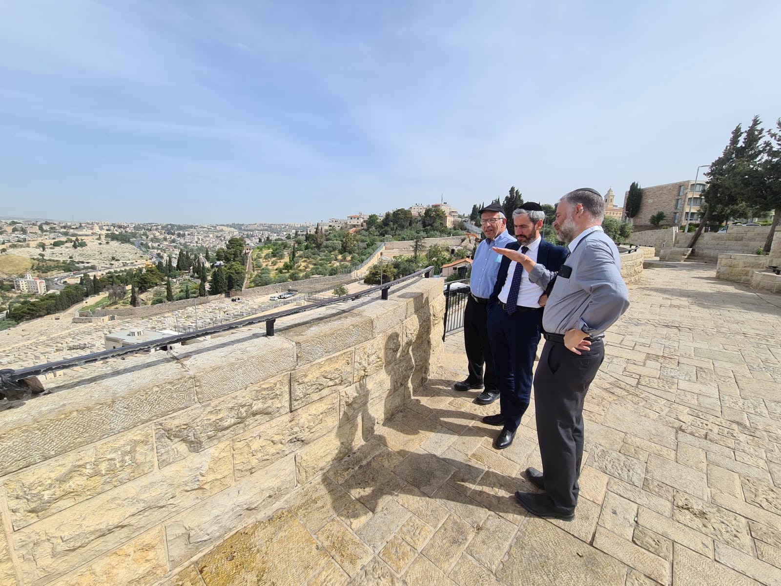 עוזי דיין ויוסי טייב הצטרפו לוועד הישראלי להגנת הר הזיתים