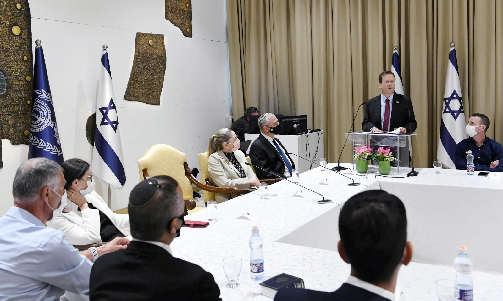 נשיא המדינה אירח את חוג התנ"ך: "מחובר אליו בכל נימי נפשי"