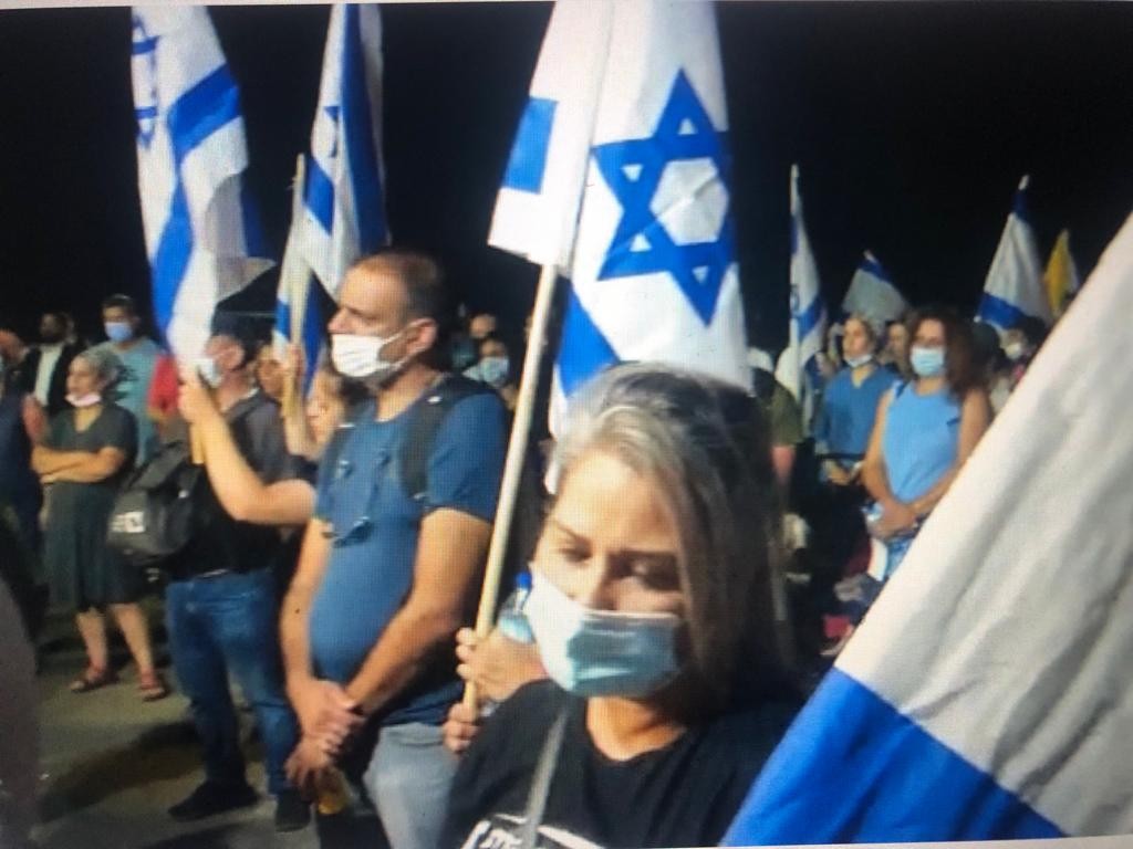 מרגש: שירת התקווה בסיום מחאת האמהות | צפו