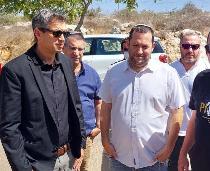 שר התקשורת על שריפת בובת יהודי: "כמו  הטאליבן וה-KKK"