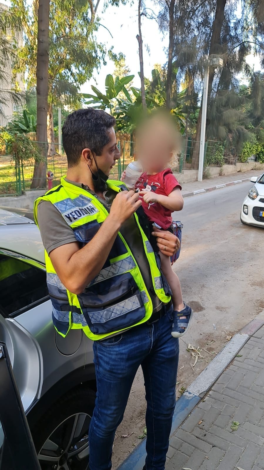 פעוט ננעל בשגגה ברכב סבו - כונני ידידים חילצו אותו בשלום
