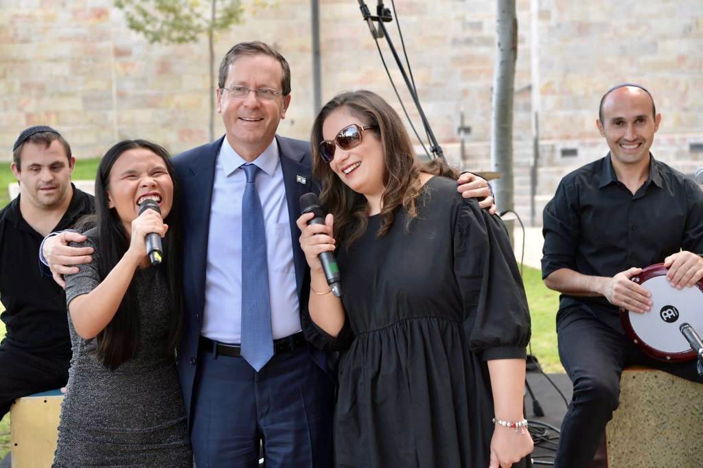 כבר שמעתם את הדואט החגיגי של הנשיא הרצוג? | צפו