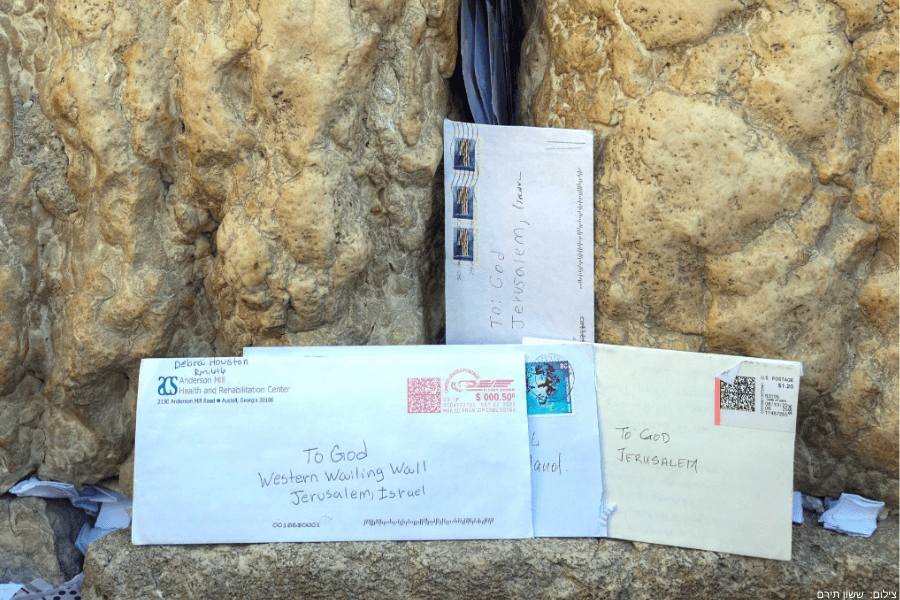 אייפון חדש וחזרה בתשובה | המכתבים לאלוקים שנטמנו בכותל