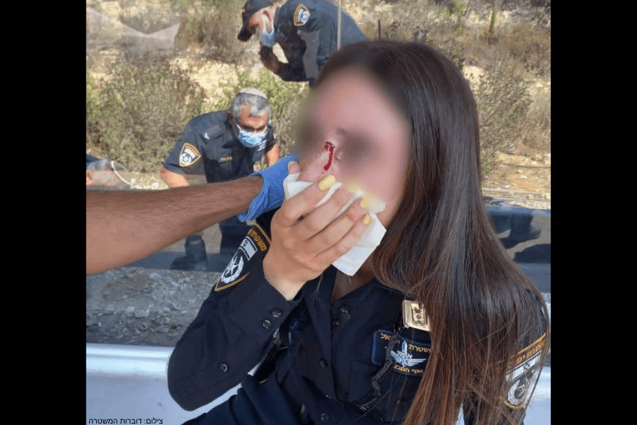 אירוע חריג: שוטרת הותקפה ע''י אדם שהתבקש לעטות מסיכה