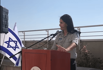 סיפורה של הקצינה המוסלמית הבכירה ביותר בצה"ל | צפו