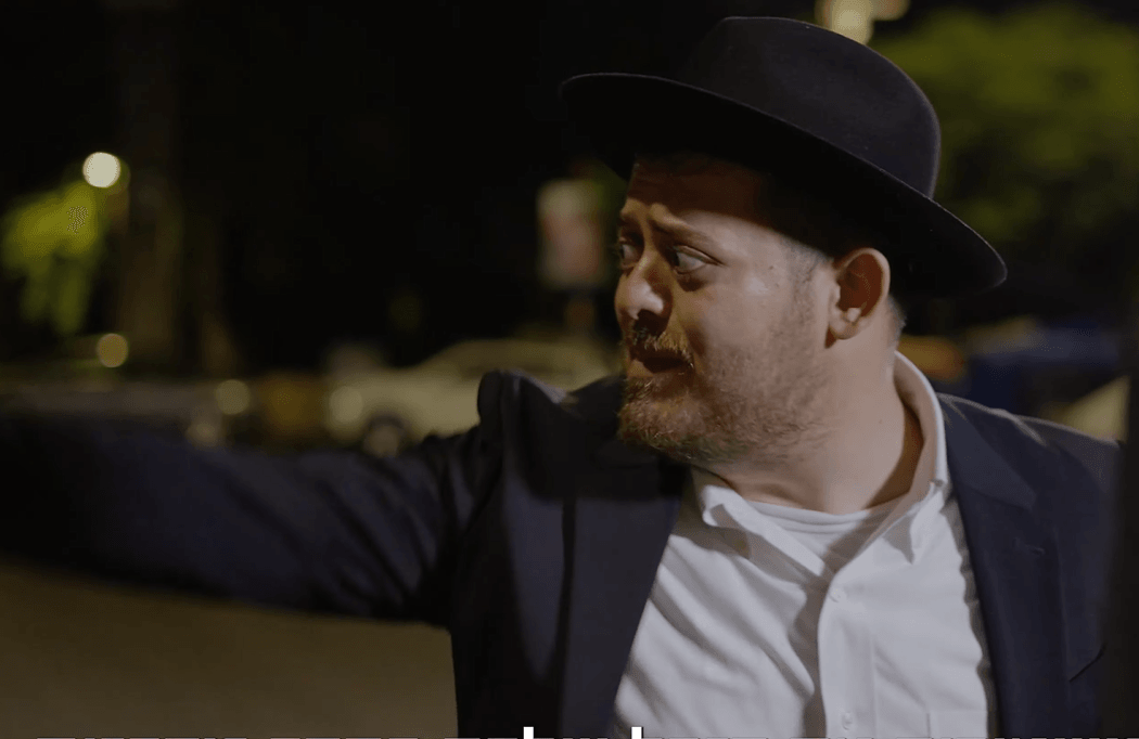 "יש לך אייפון?": מערכון קורע חדש מבית 'ברדק' | צפו
