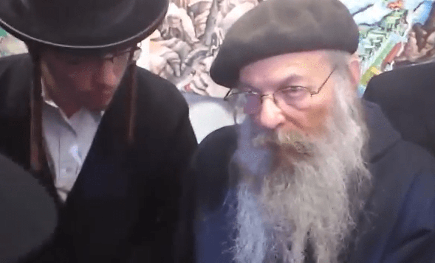 תיעוד: ברוך נחשון ז"ל מציג את ציוריו ומספר על הקשר עם הרבי