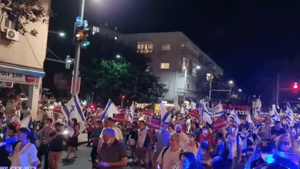 "דם חיילינו אינו הפקר": מאות מפגינים בת"א