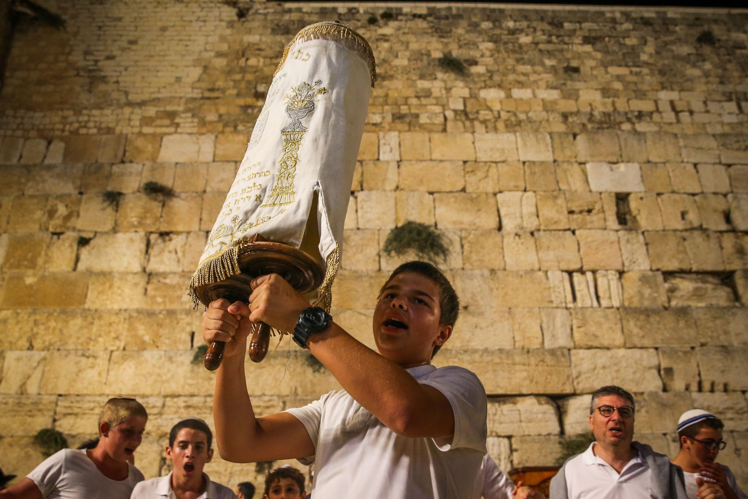 מלאכים, רב מרוקאי ושיר מפתיע: מה מסתתר מאחורי פיוטי החג?