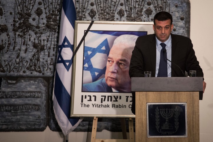 נכדו של רבין תקף בטקס הממלכתי: "שלטון העם ניצח את שלטון היחיד"