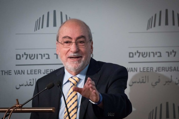 נשיא העליון לשעבר אשר גרוניס פונה לבית החולים במצב קשה