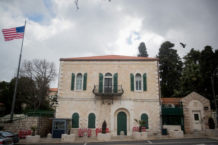 בסביבת לפיד מכחישים את הדיווח על פתיחת הקונסוליה בירושלים