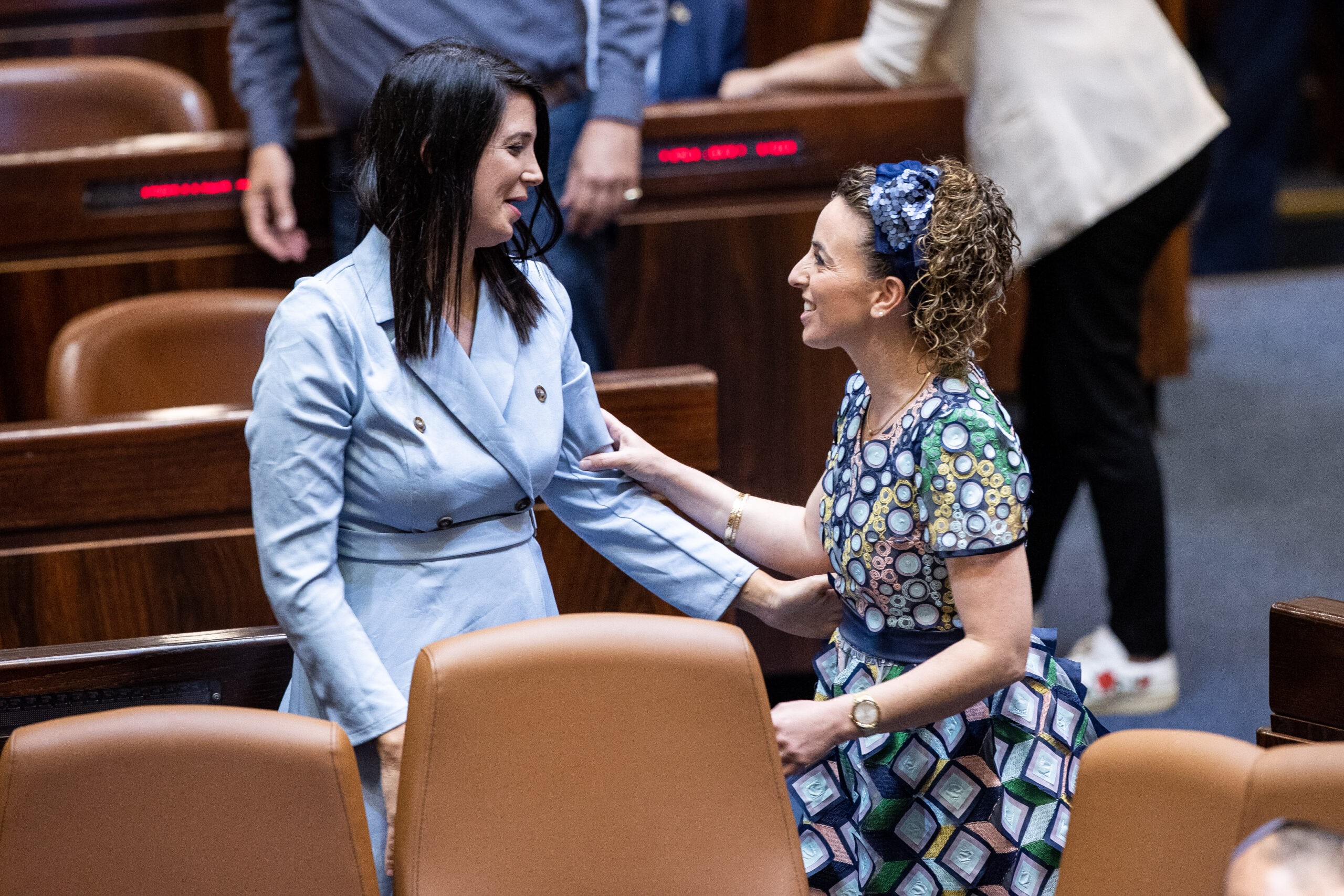 דיווח: ח״כ ממפלגת 'ימינה' שוקלת הצטרפות ל'יש עתיד'