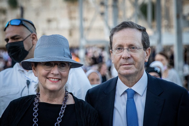 אשת הנשיא על ד"ר פרייס: "לא יתכן שעובדת ציבור תספוג איומים"