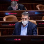 הארכיון זוכר: מתן כהנא מגנה בתוקף את סגירת הר הבית ליהודים