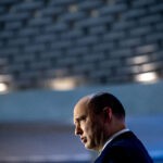 שר הבריאות לשעבר: "דמם של המתים מקורונה על ידיו של בנט"
