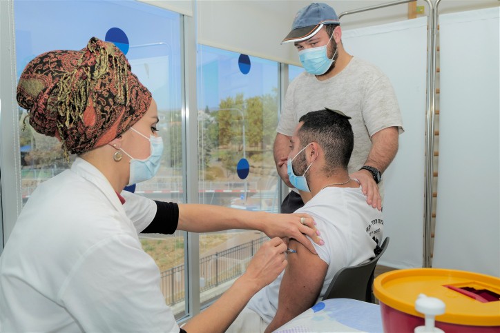 הנתונים שמוכיחים: חיסון הבוסטר יעיל, חשוב ובטוח