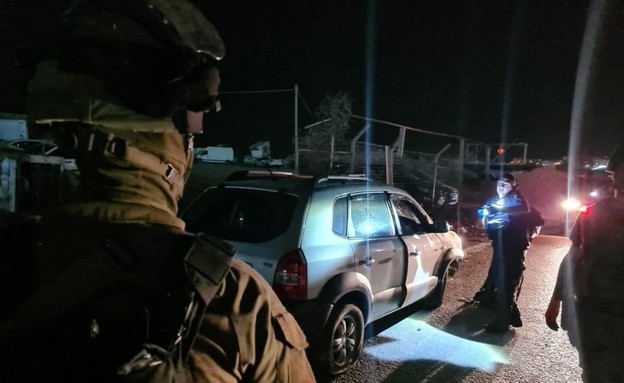 שדרות: שודדים בדואים עקרו כספומט וברחו | צפו