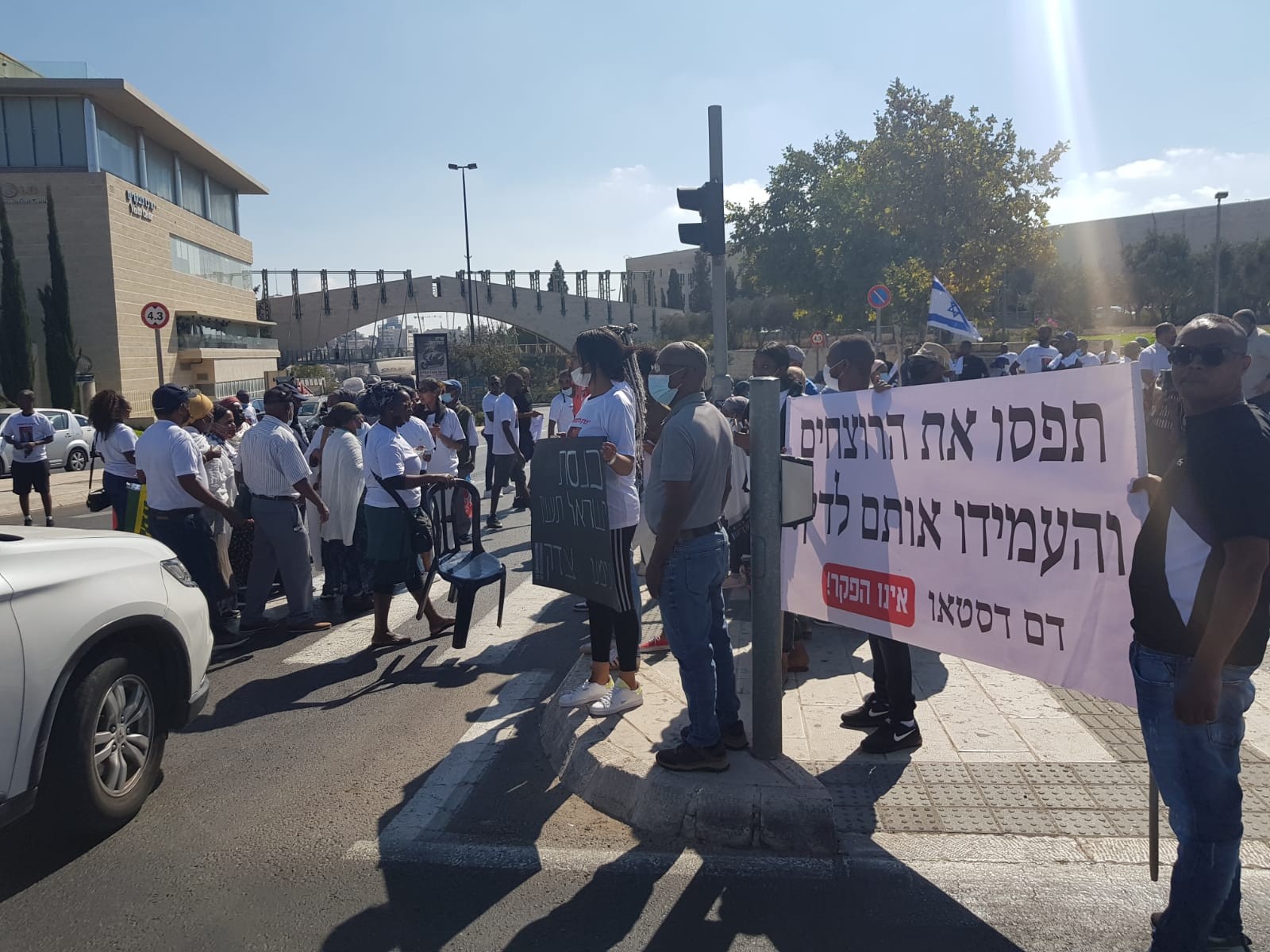 עשרות מפגינים בדרישה מבנט: הורה לשב"כ לחקור את רצח דסטאו