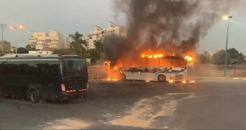 העיר רמלה - שוב: הוצת אוטובוס בעיר
