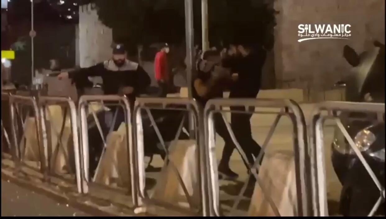 בלב העימותים בשער שכם: שוטר חש סכנה וביצע ירי באוויר | צפו