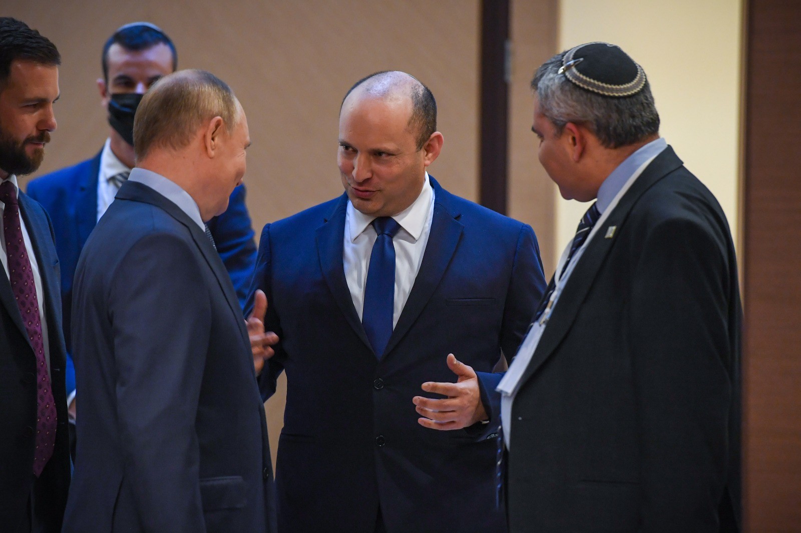 בנט חשף: אלקין נרדם באמצע הפגישה עם פוטין