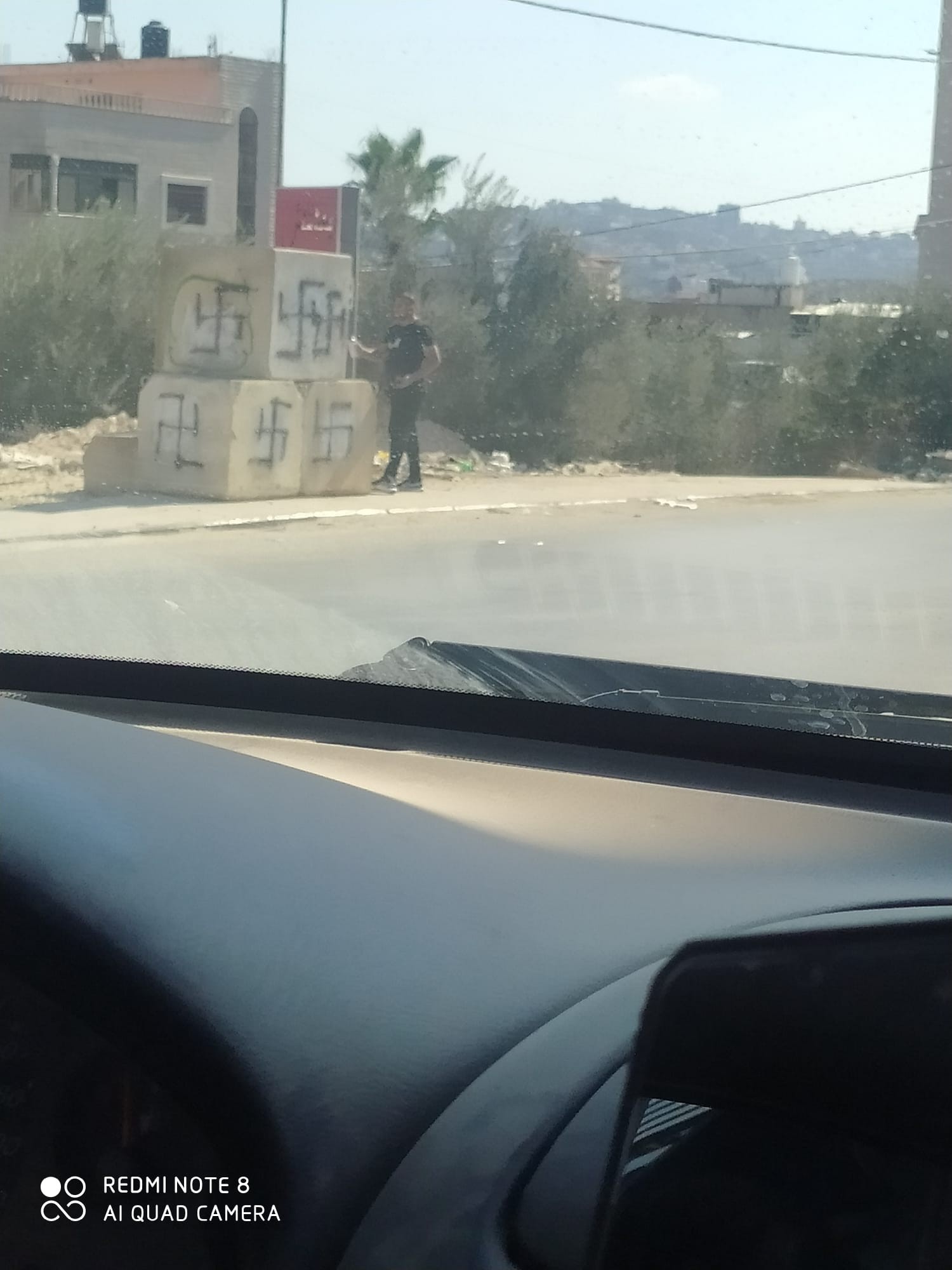 צלבי הקרס שרוססו.קרדיט: אריאל דנינו