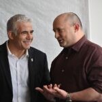 הפגנה מול ביתו של רה"מ בנט: "נוכל, גנבת את השלטון"