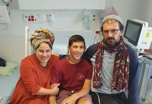 הבחינה בתסמיני פוסט-קורונה אצל בנה והצילה את חייו | צפו